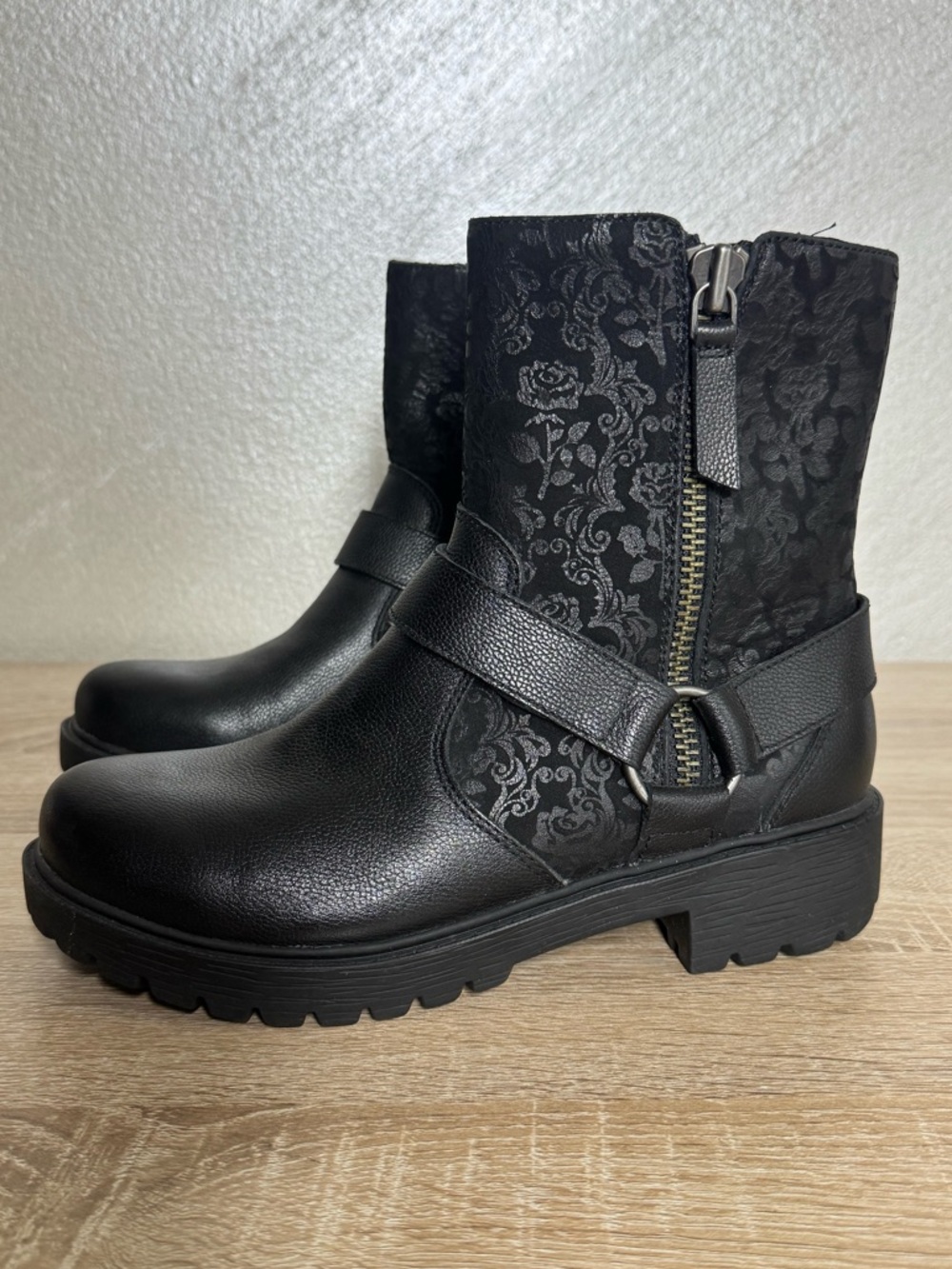 Alegria Charlette Women's 37 US 7/7.5 Black Leather Moto Boot.